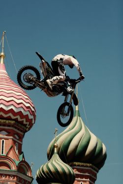Red Bull X-Fighters 2010. Очерки с фристайл-полей Москвы!