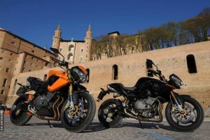 Benelli TNT 899 S