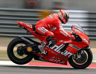 Лорис Капиросси (Loris Capirossi) проведет в MotoGP как минимум еще два сезона