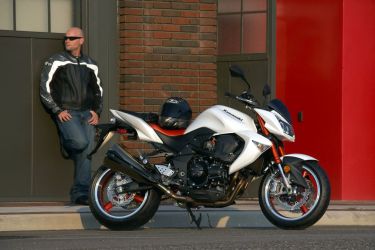 Kawasaki 2008 z1000