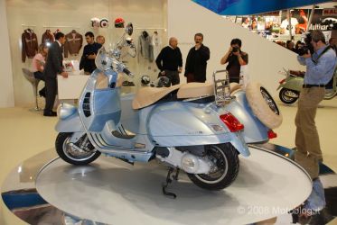 Концепт Vespa GTV с коляской