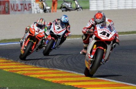 WSBK: второй заезд в Валенсии остановлен из-за аварии