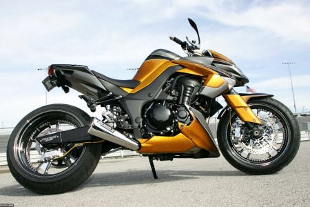 Тюнинг нейкида Kawasaki Z1000 от Roaring Toyz