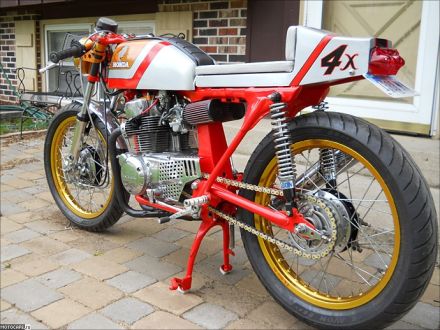 Яркий каферейсер из Honda CB200T 1975