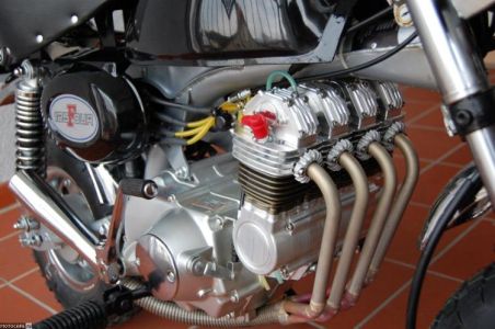 Четырехцилиндровая осьмушка для манки (Honda Monkey)