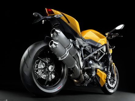 Официальные фото 2012 Ducati Streetfigther 848