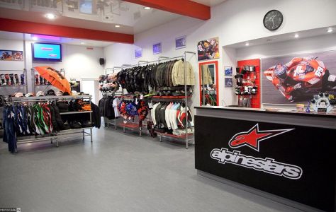 В Москве заработал магазин Alpinestars.