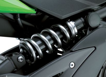 Из жизни амортизаторов. Устройство задней подвески мотоцикла. Kawasaki ER-6F 2008