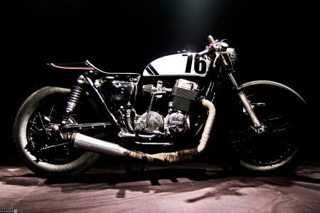 Кастом из 1976 Honda CB750 от MotoHangar