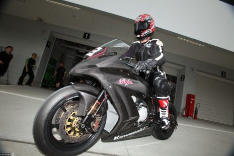 Кавасаки на Сузуке. Новые фотографии ZX-10 2011