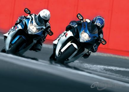 Официальные фото обновленных Suzuki GSX-R600 и GSX-R750
