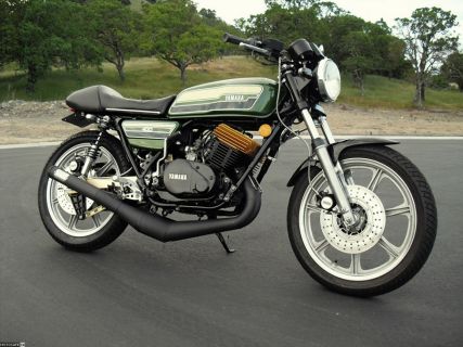 Двухтактный хулиган Yamaha RD400