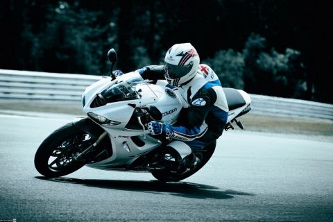 Официальные фото Triumph Daytona 675R 2011