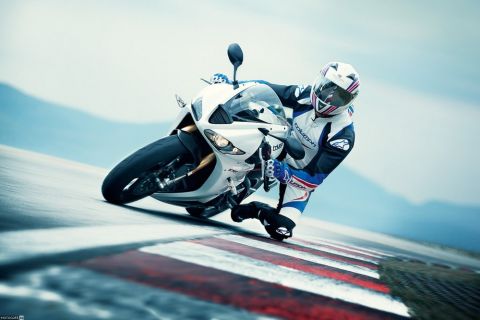 Официальные фото Triumph Daytona 675R 2011