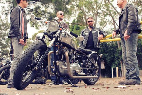 Металлический боббер на базе Triumph Tiger 650