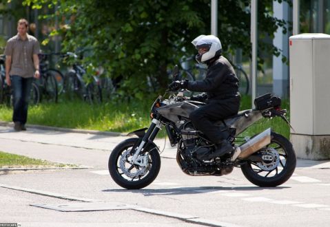 Первые шпионские фотографии прототипа Husqvarna 900