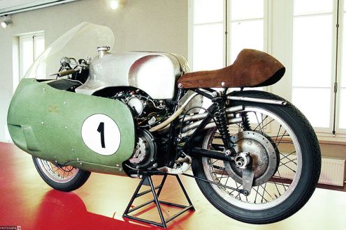 1957 Moto Guzzi V8 – вестник прогресса 