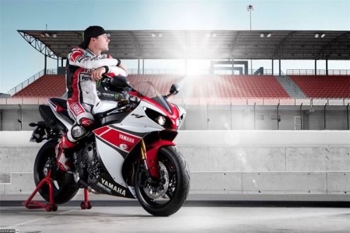 2012 Yamaha R1 – теперь с трекшн-контролем в базе
