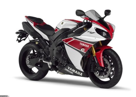Новые цвета для линейки Yamaha 2012 года: YZF-R1 2012