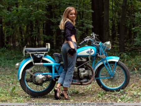 Мотоцикл Gilera и девушка Lizel A