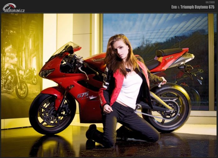 Девушка Ева и мотоцикл Triumph Daytona 675