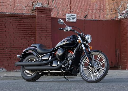 Kawasaki Vulcan 900 Custom Ebony Special Edition