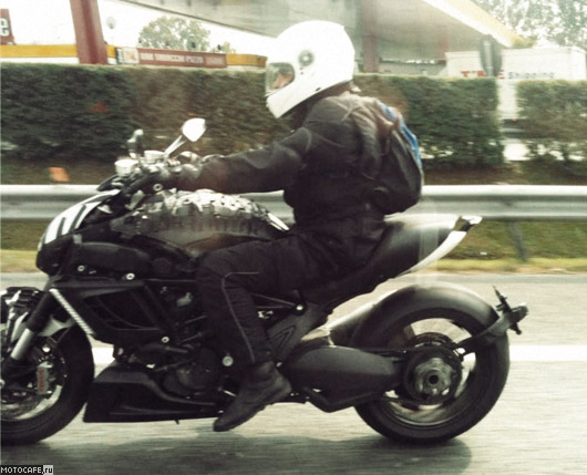 Дьявол эгоист. Новые снимки Ducati Diavel