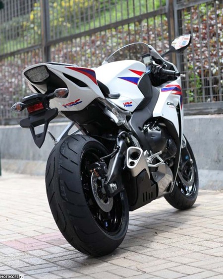 Фотографии обновленного 2012 Honda CBR1000RR Fireblade
