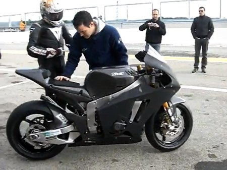Болид Yamaha Tech3 для участия в Moto2